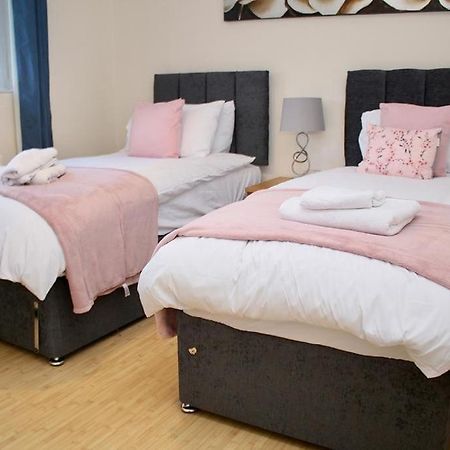 Contractor'S Haven- 4-Bedroom House With Free Parking, Super Fast Wifi, Fran Properties In Aylesbury, Pets Are Welcome! Aylesbury  Esterno foto