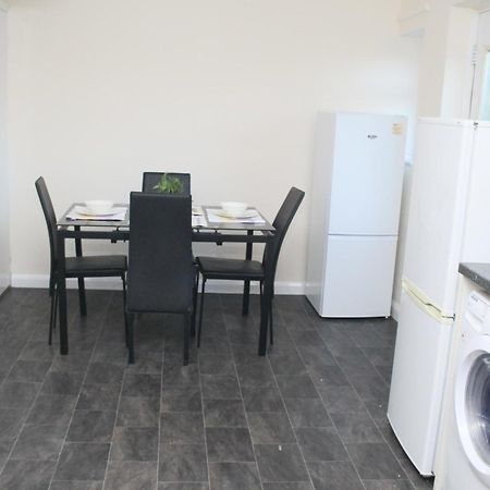 Contractor'S Haven- 4-Bedroom House With Free Parking, Super Fast Wifi, Fran Properties In Aylesbury, Pets Are Welcome! Aylesbury  Esterno foto