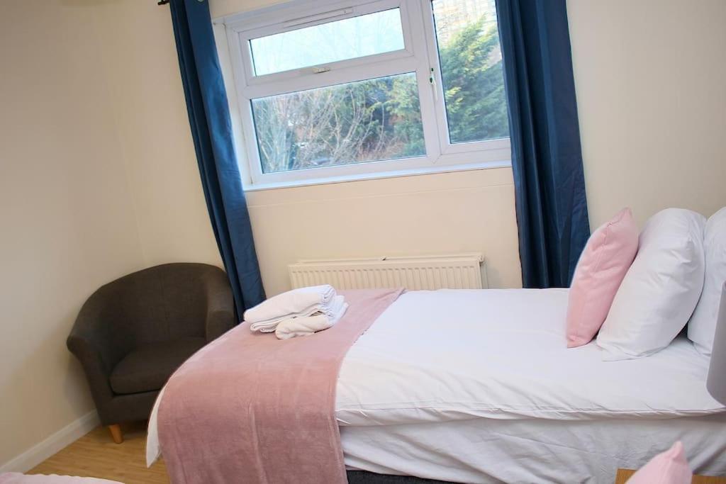 Contractor'S Haven- 4-Bedroom House With Free Parking, Super Fast Wifi, Fran Properties In Aylesbury, Pets Are Welcome! Aylesbury  Esterno foto