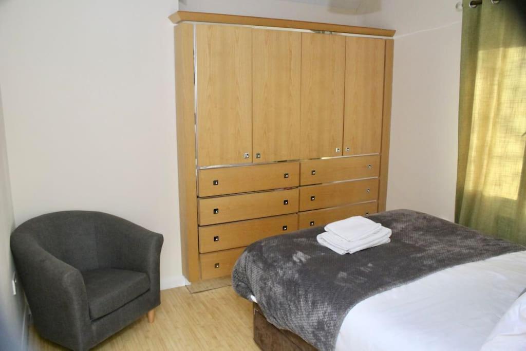 Contractor'S Haven- 4-Bedroom House With Free Parking, Super Fast Wifi, Fran Properties In Aylesbury, Pets Are Welcome! Aylesbury  Esterno foto