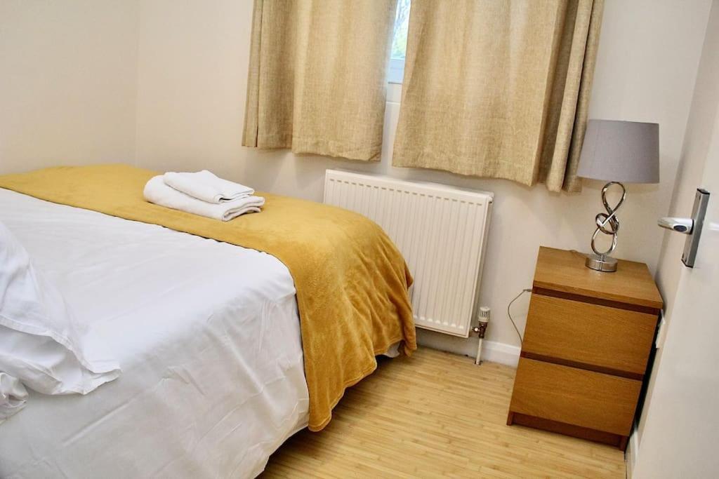 Contractor'S Haven- 4-Bedroom House With Free Parking, Super Fast Wifi, Fran Properties In Aylesbury, Pets Are Welcome! Aylesbury  Esterno foto
