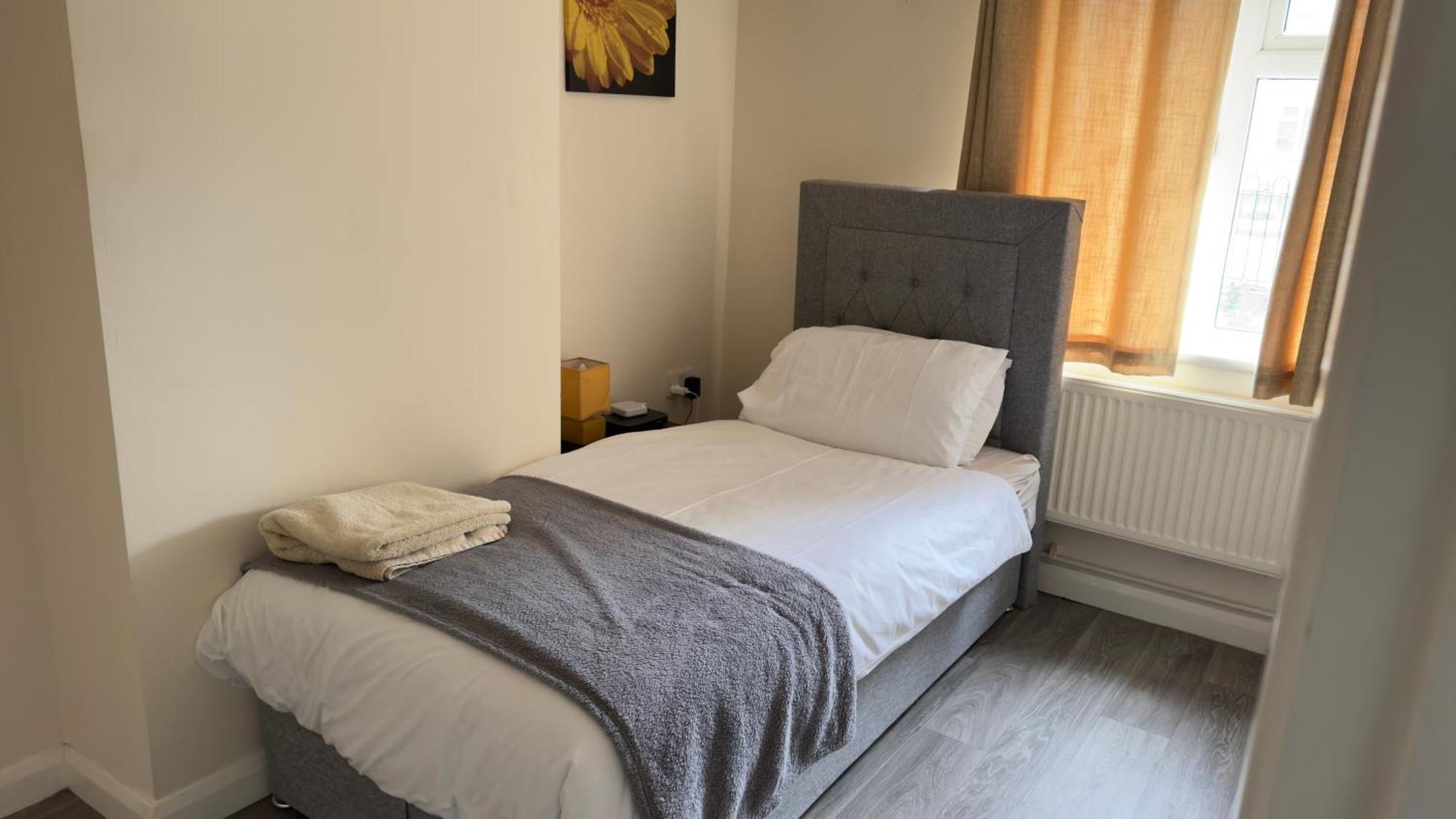 Contractor'S Haven- 4-Bedroom House With Free Parking, Super Fast Wifi, Fran Properties In Aylesbury, Pets Are Welcome! Aylesbury  Esterno foto