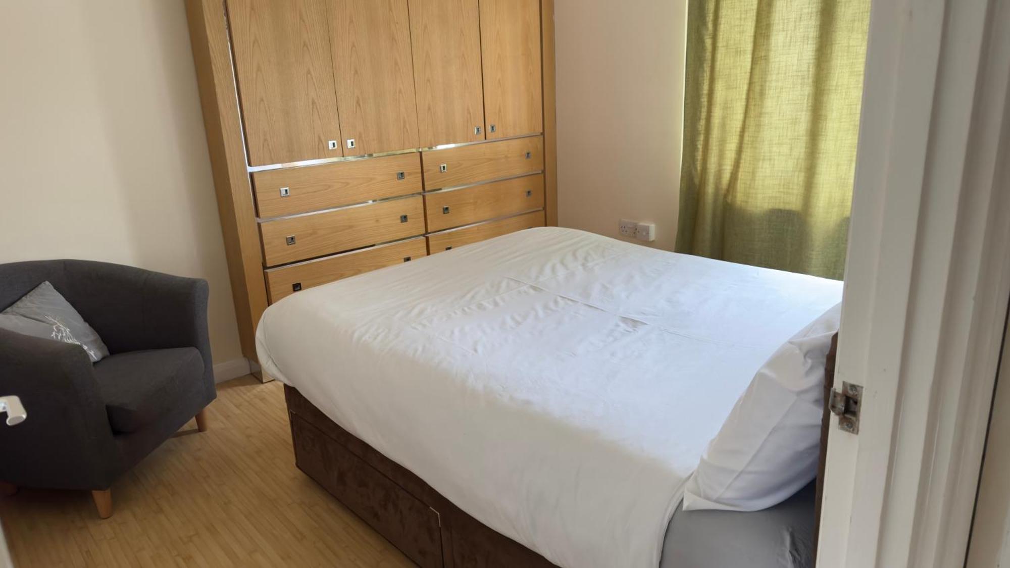 Contractor'S Haven- 4-Bedroom House With Free Parking, Super Fast Wifi, Fran Properties In Aylesbury, Pets Are Welcome! Aylesbury  Esterno foto